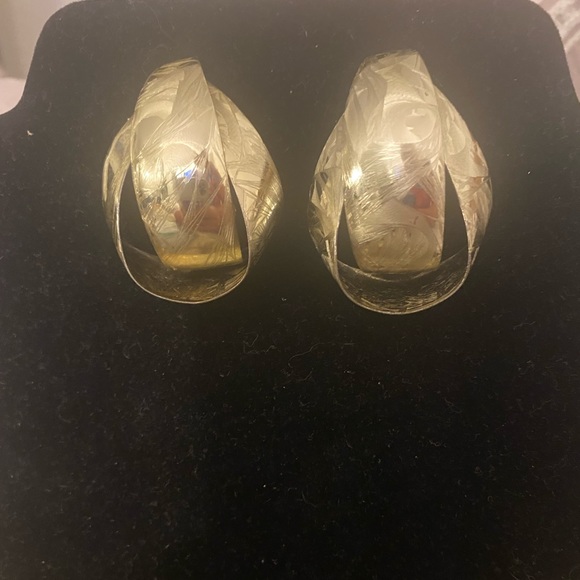 Free w/ bundle purchase Vintage Etched Silver tone Earrings - Picture 2 of 10